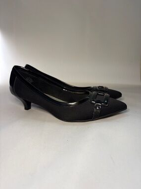 Anne Klein iflex Melanie Fabric Dress Kitten Heel Pump with Buckle Accent Size 8